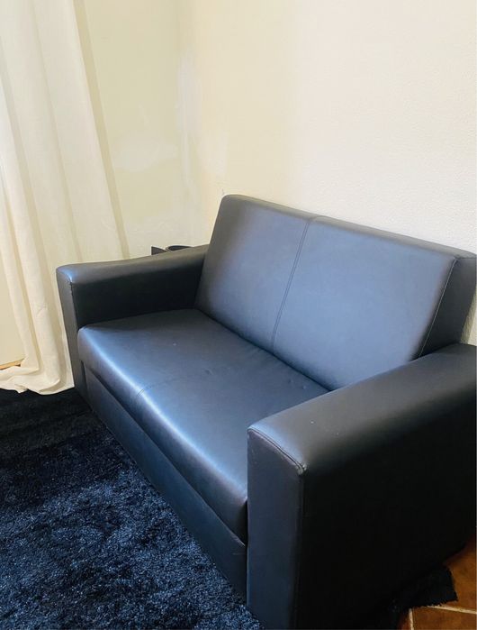 Sofa preto em muito bom estado