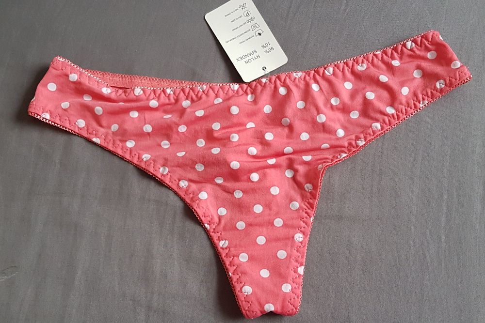 Stringi majtki w kropeczki rozm L