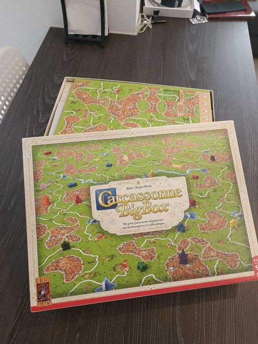 Vendo Carcassonne Big Box novo com duas expansões: