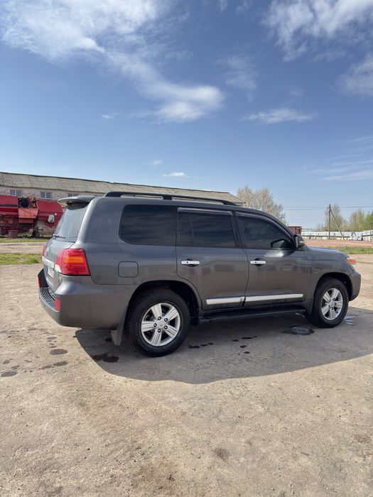 Продам Toyota Land Cruiser 200