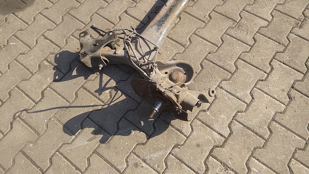 ) Megane III belka zawieszenia tył os kombi