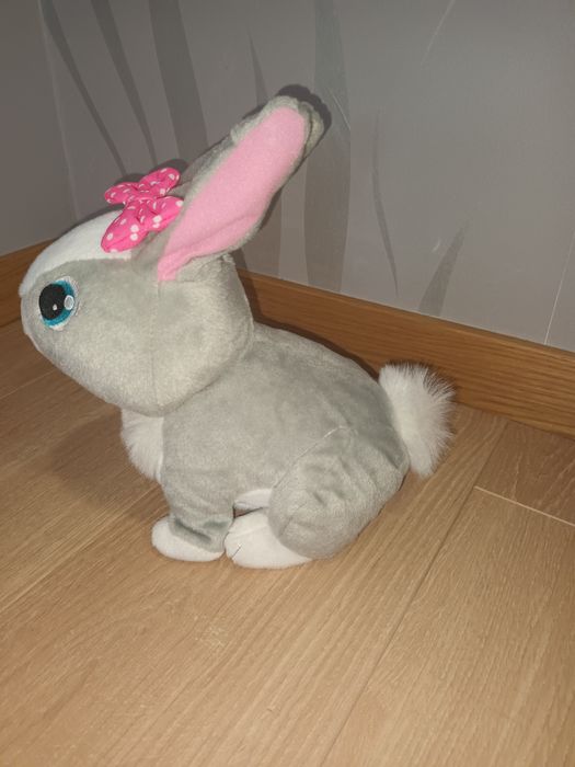 Peluche IMC Toys Coelhinha Betsy