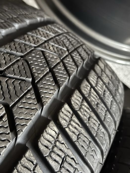 Шини зимові 275/35/21 245/40/21 Pirellii RFT зимние разноширокие