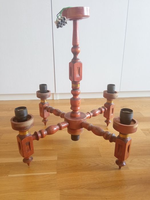 Lampa z pięknymi kloszami