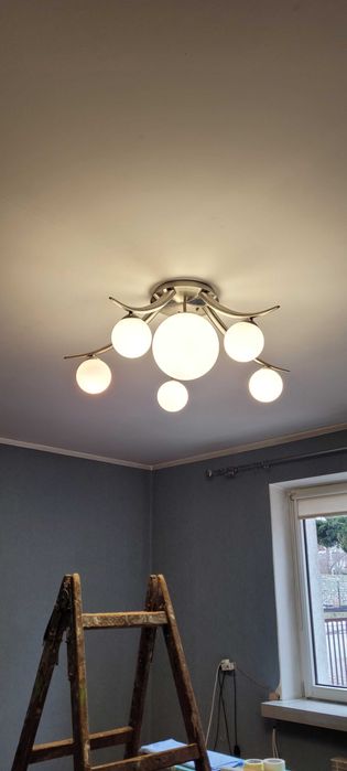 Lampa sufitowa do salonu