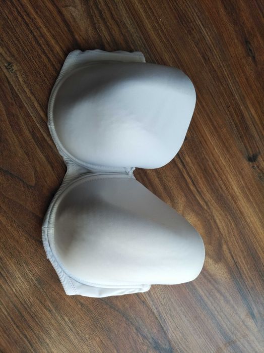 Bialy biustonosz 85E 38DD usztywniany MS