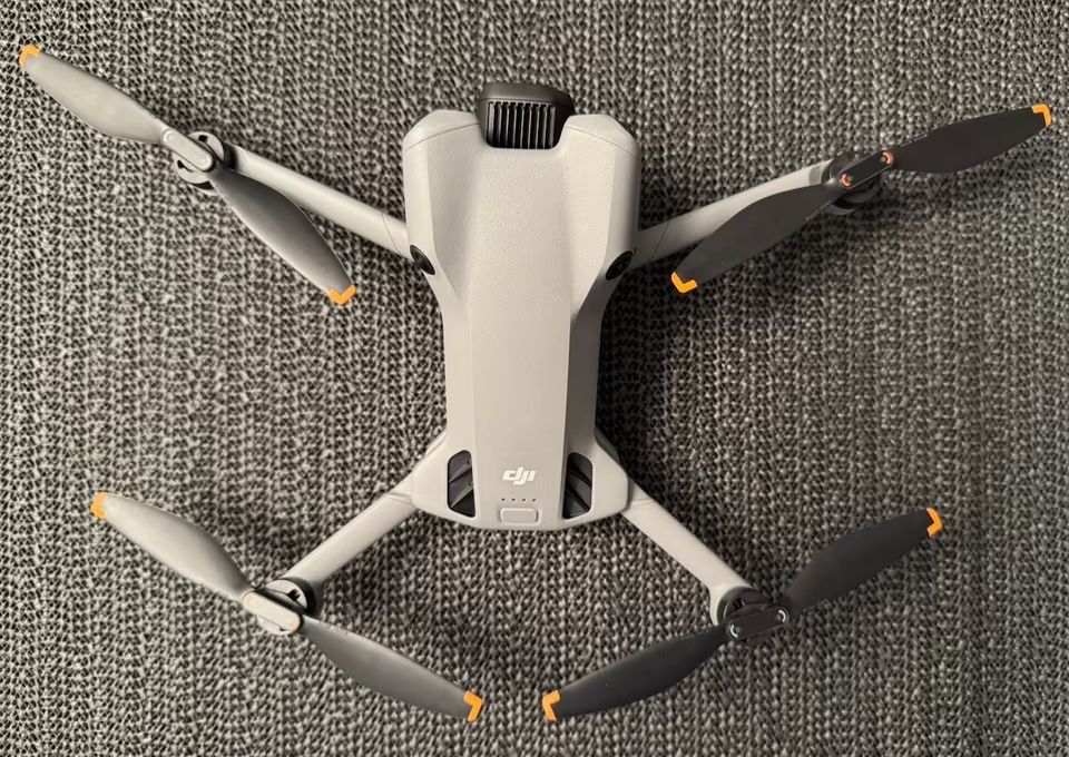 DJI Mini 5 Pro z pilotem DJI RC2 - stan idealny