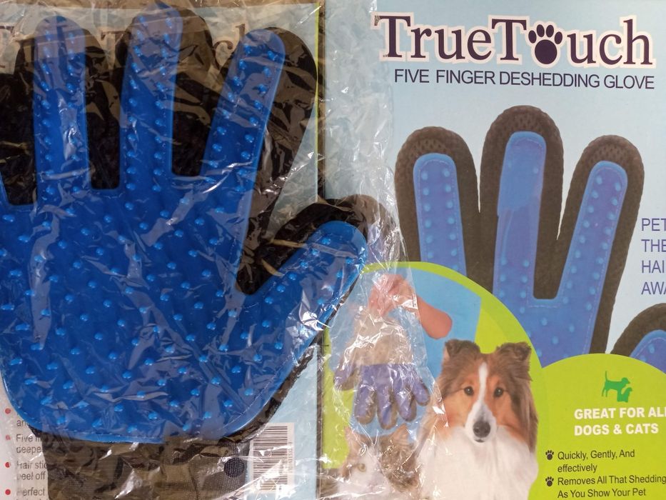 Перчатка - расческа для вычесывания шерсти для собак и кошек