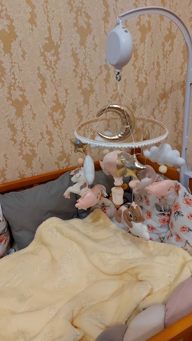 Мобіль у дитяче ліжечко