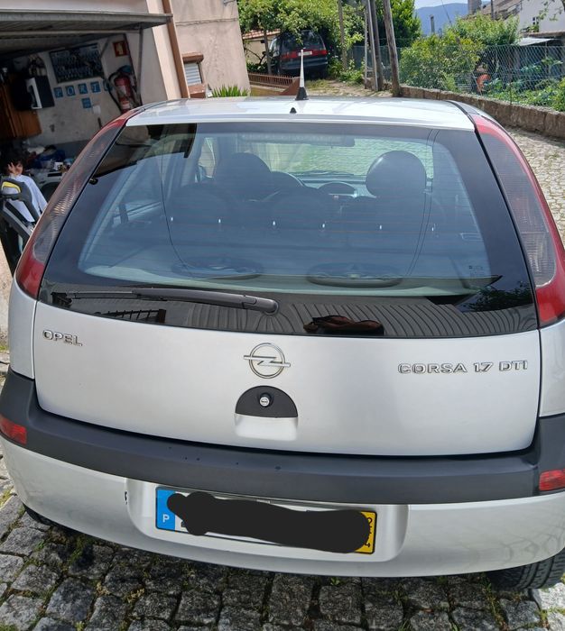 Vendo Opel Corsa 1.7 Dti, do ano 2002. Ótimo estado.
