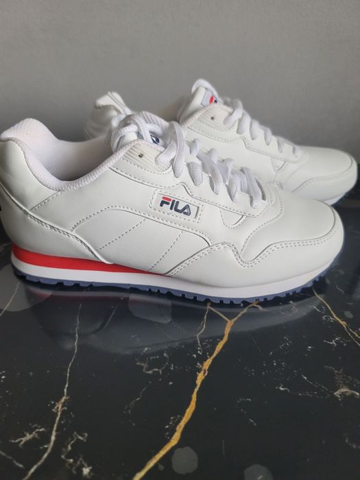 FILA жіночі кросівки  білі