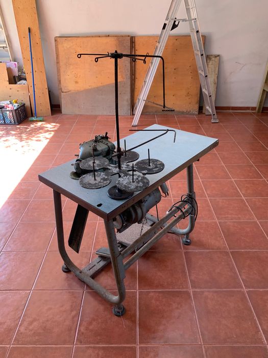 Máquina costura corte e coze industrial de 5 linhas