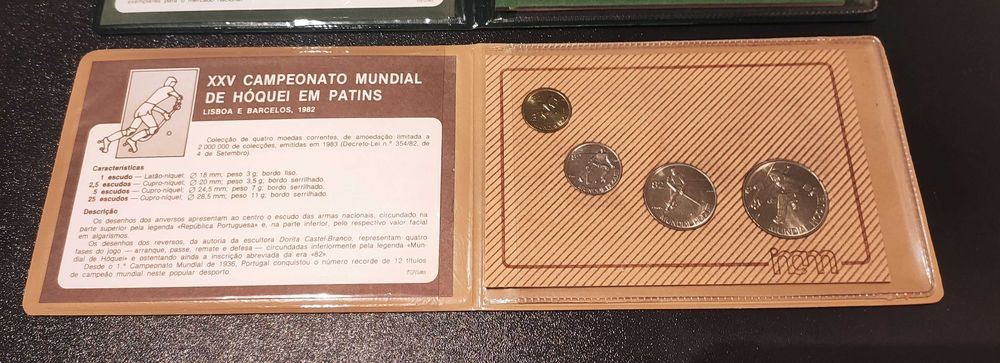 53 moedas + dossier + folhas para moedas