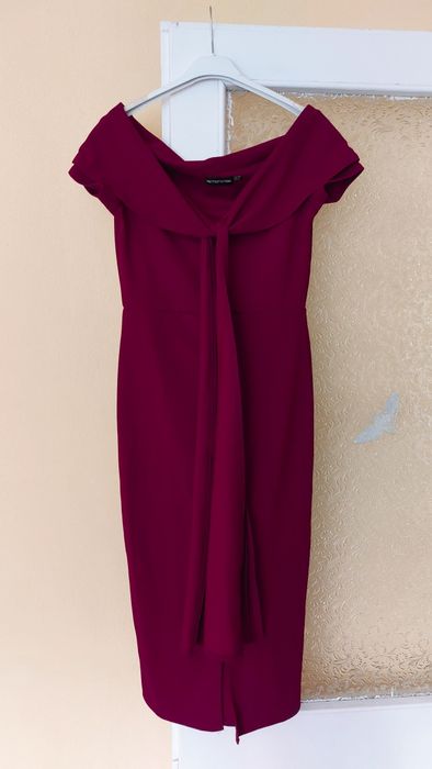 Sukienka midi dopasowana bordo