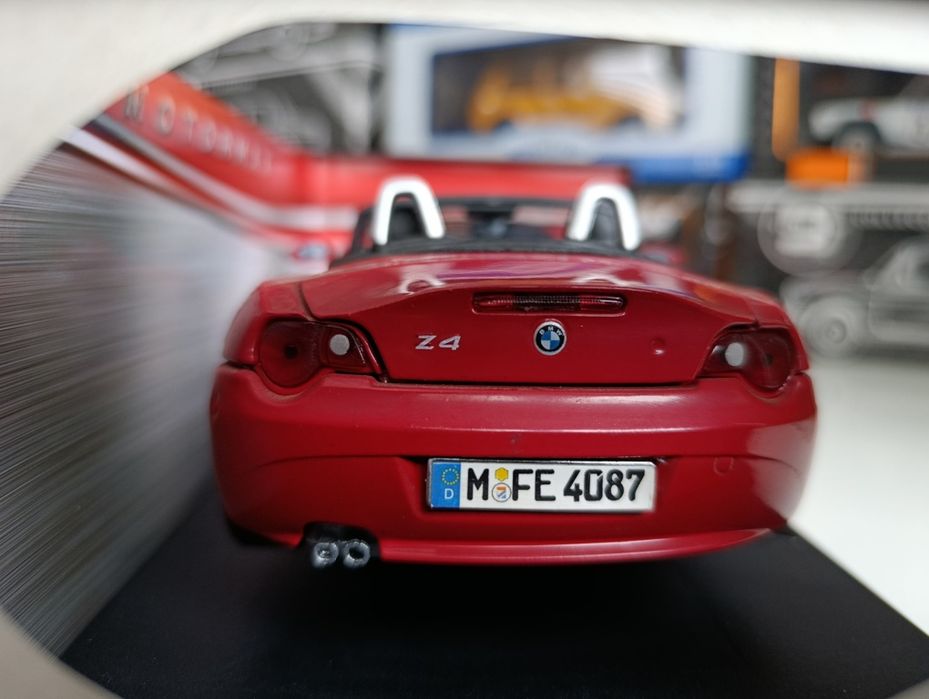 Модель 1.18 Bmw Z4
