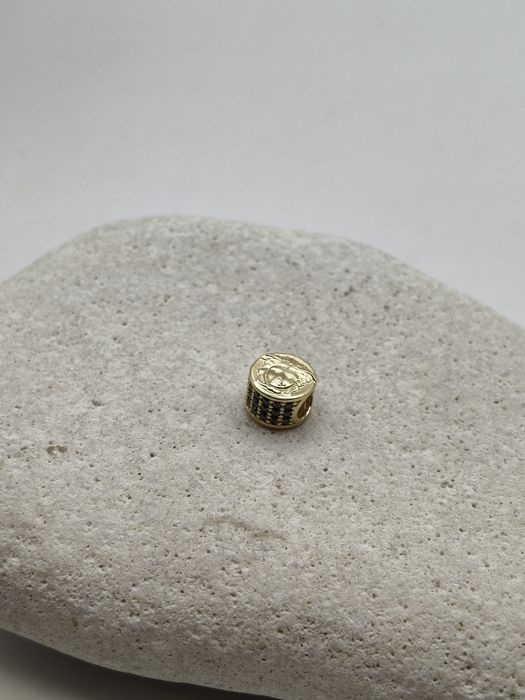 Złoty Charms Pr.585 Nowy Zapraszamy