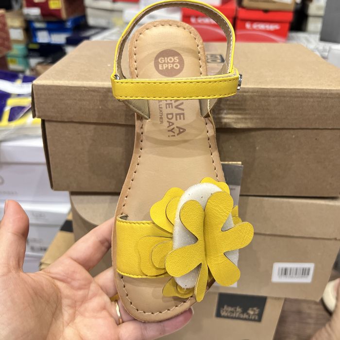 Брендове дитяче взуття оптом.