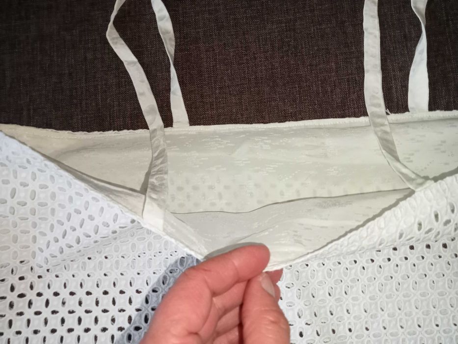 Top na ramiączkach, haftowany, biały