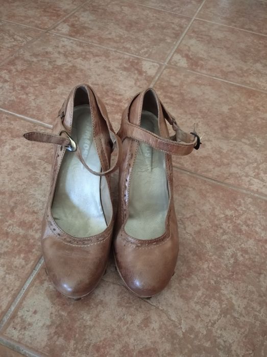 Sapatos camel tamanho 37