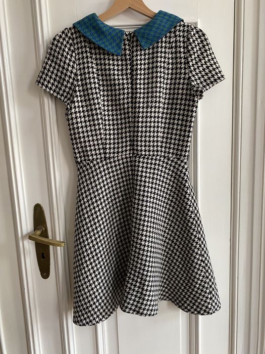 Sukienka z wełną pipetka rozkloszowana kołnierz