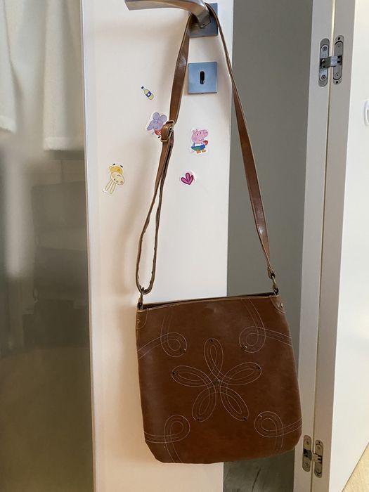 Brązowa torebka listonoszka na ramię