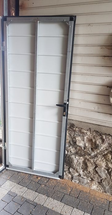 Brama garażowa uchylna dwuskrzydłowa na wymiar montaż pomiar