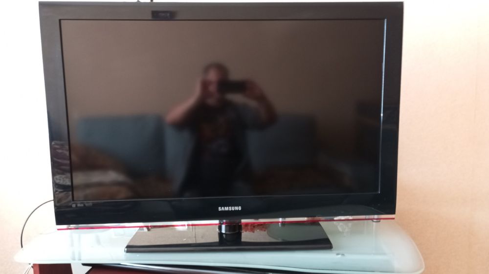 ВНИМАНИЕ Samsung телевизор 40. Разрешение 1920*1080Full Hd