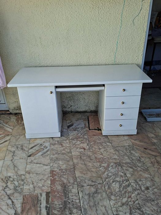 Mesa/Secretária para PC e outras necesidades.