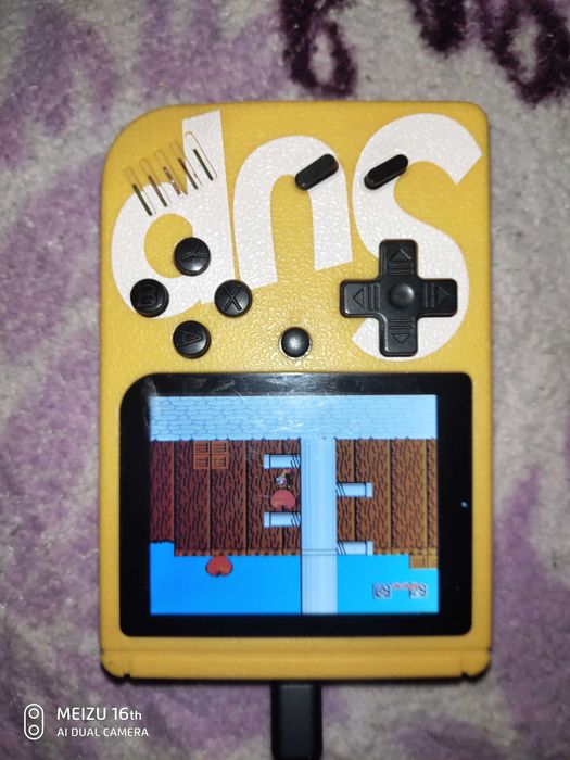 Портативная приставка supreme на 400 игр..