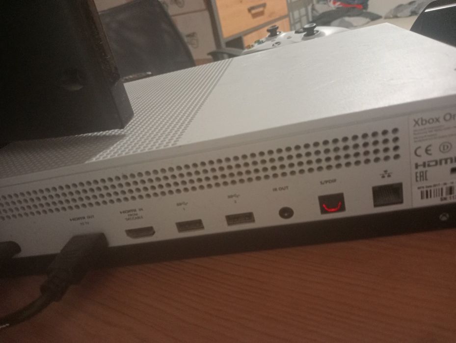 Xbox one s + 4 gry