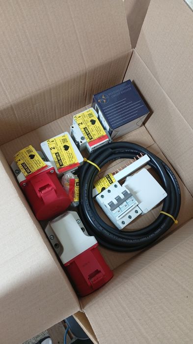 SERVIÇOS Montagem Quadros iletricos provisórios Trifásicos/Monofásicos