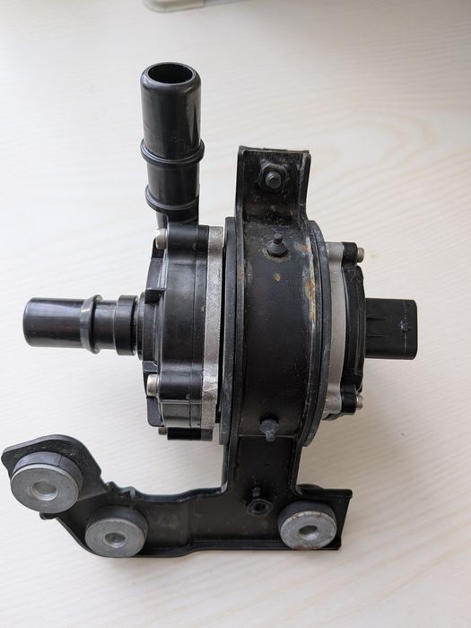 Додатковий водяний насос Hyundai Ioniq 5 369000EKM0