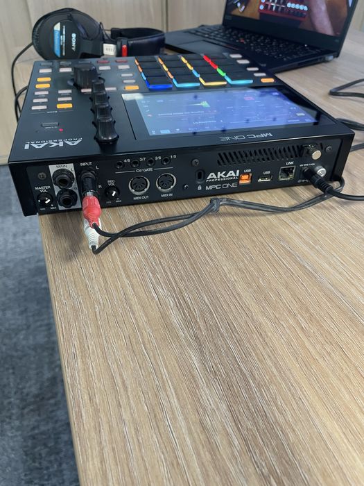 Akai mpc one (nie plus )