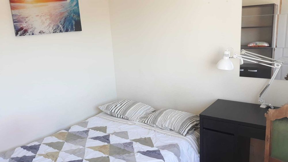 Quarto de CASAL. BELÉM, Lisboa. Entrada imediata.