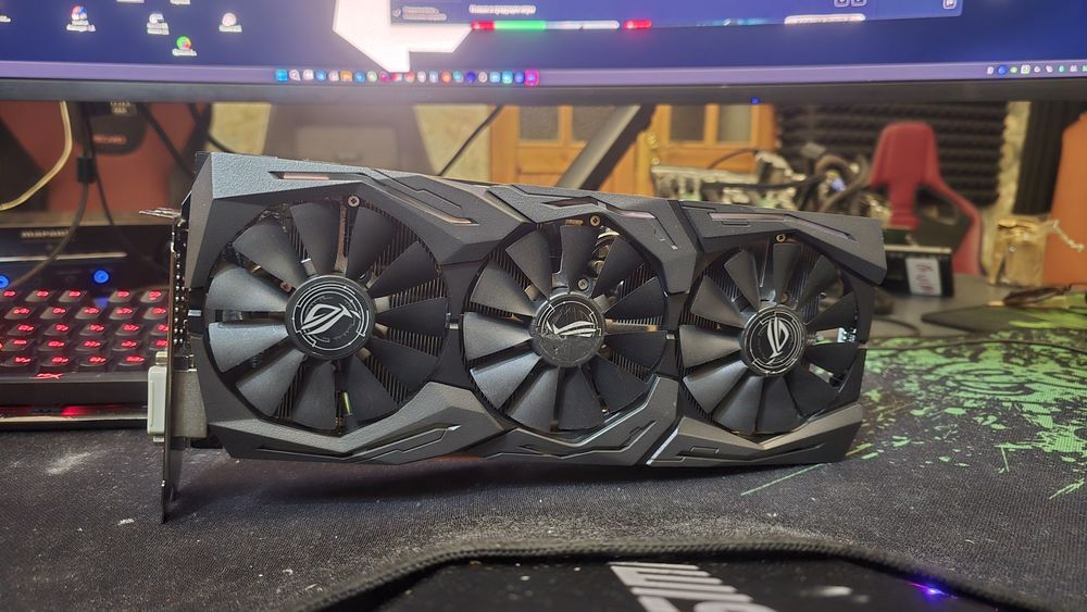 Nvidia  GTX1080ti  Asus strix