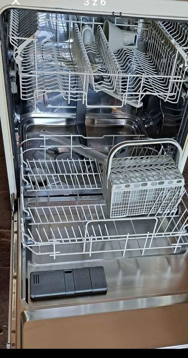 Zmywarka do naczyń Electrolux.  Szer. 60 cm  Zdejmowany górny blat