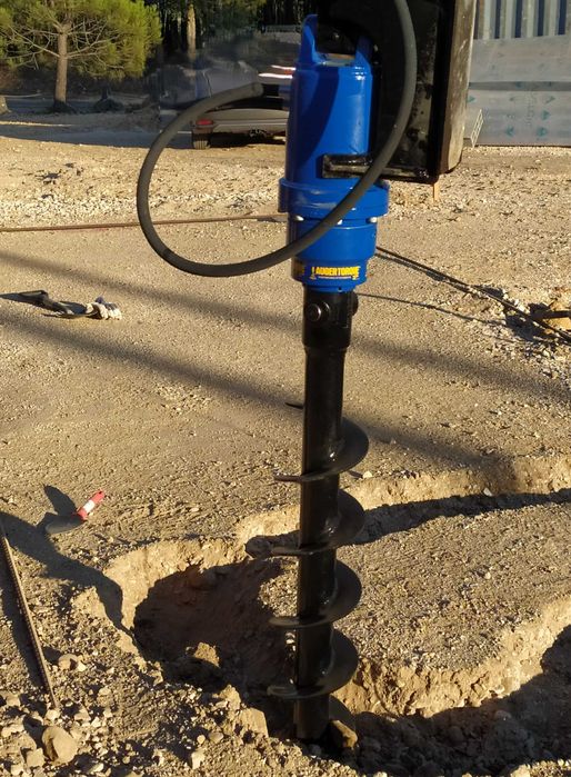 Escavadora/Giratória 1,8t LiuGong 9018F+3 baldes + Broca - como novo