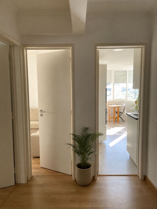 T2 em Linda-a-Velha | Av. Dom Pedro V | 80 m² | Varandas