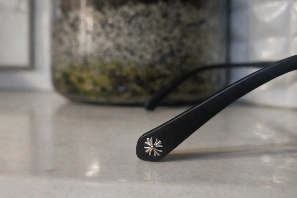 Czarne okulary Chrome Hearts style