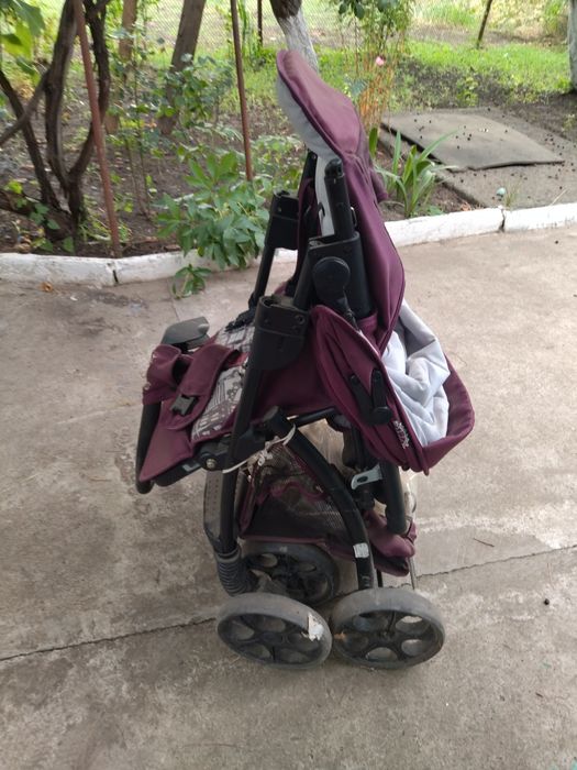 Прогулочна коляска