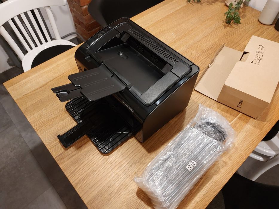 Drukarka laserowa HP LaserJet P1102w wifi; 4 000 przebieg + dwa tonery