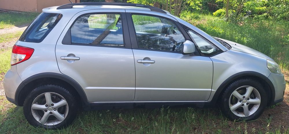 Suzuki SX4 srebrny