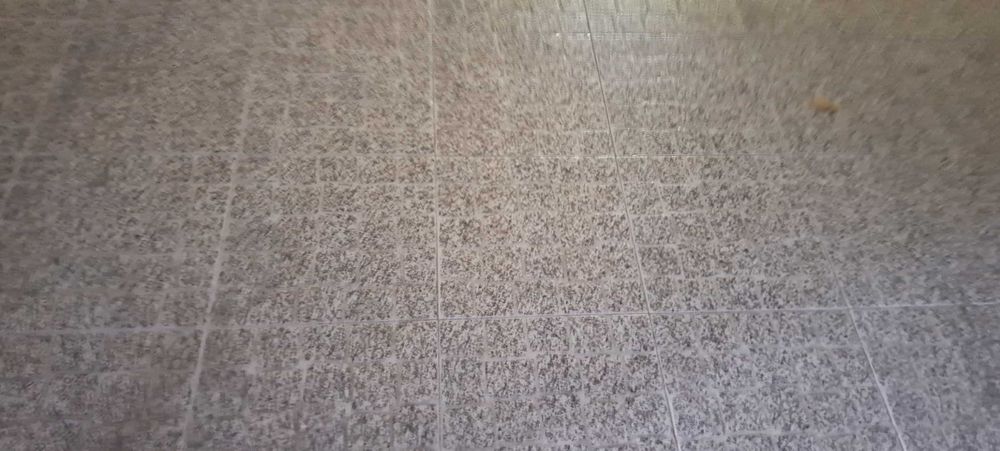 Garagem no centro de Viana  (perto da ponte antiga)