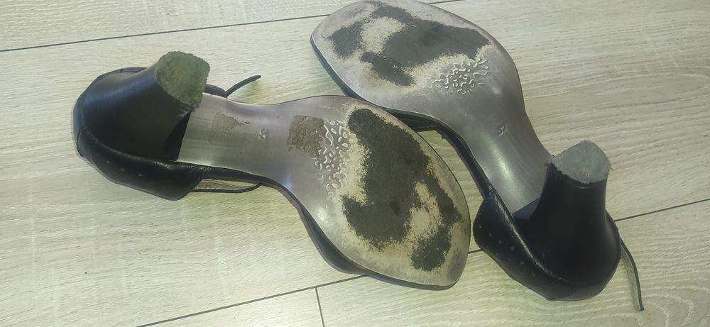 Buty damskie zapinane na pasek, skórzane