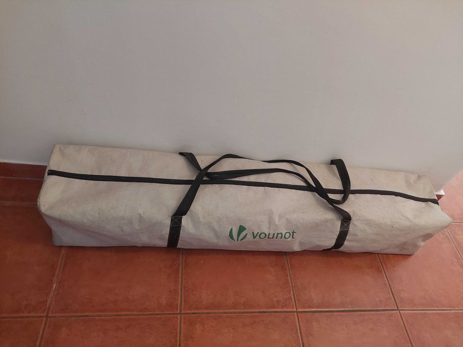 Tenda e mesa dobrável em bom estado