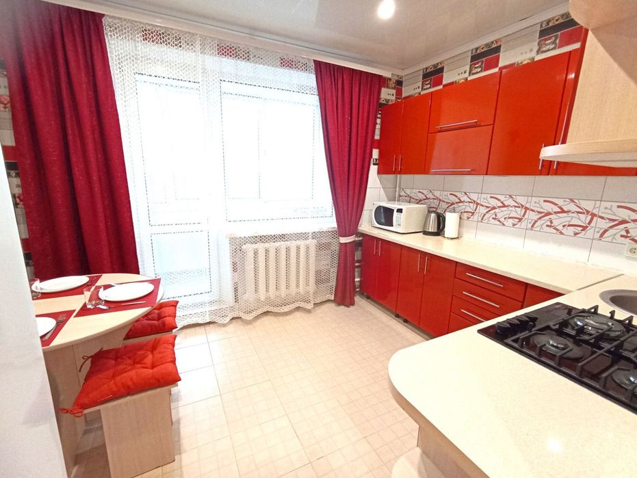 Здається подобово однокімнатна квартира з кондиціонером.