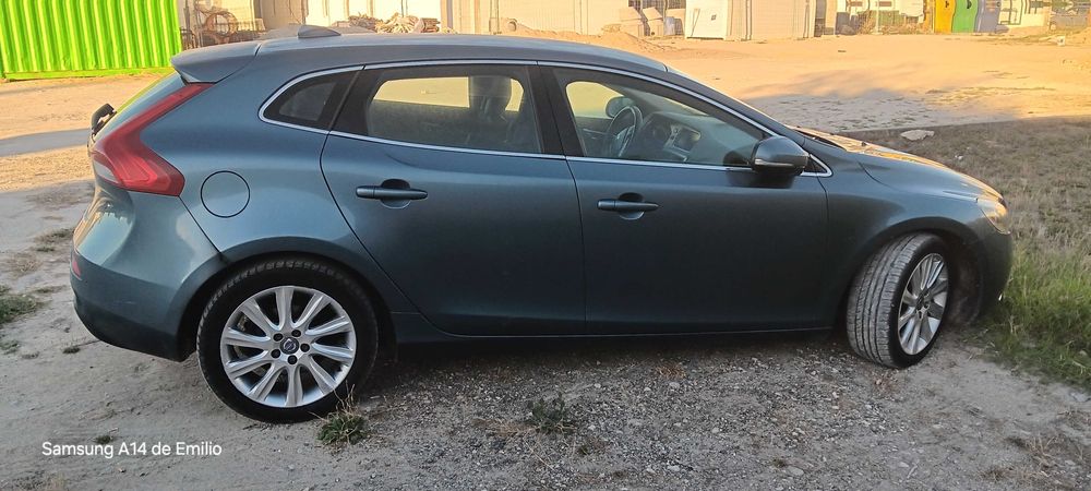 VOLVO V40  1.6 Momentum