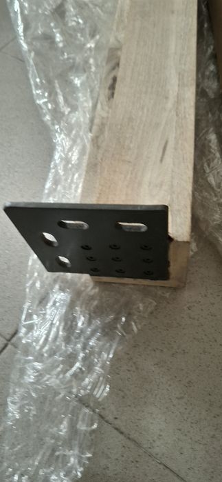Meja de jantar em metal e madeira