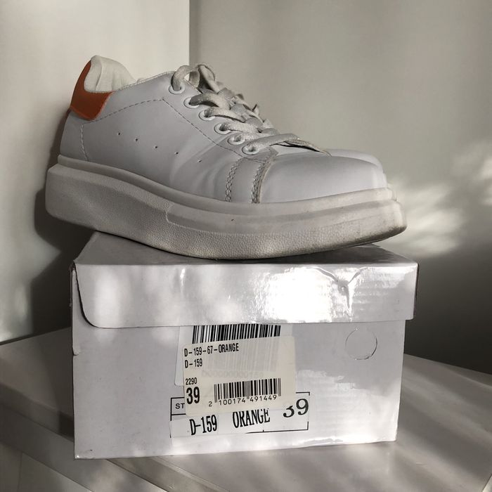 Buty sneakersy białe pomarańczowa pięta gruba podeszwa 39