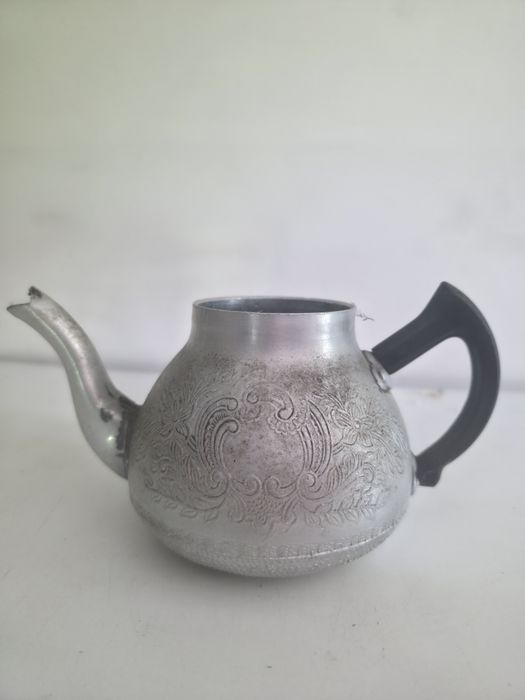 Stary metalowy rosyjski dzbanek
